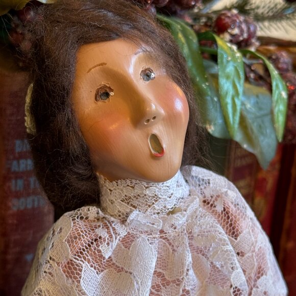 2000 Buyer's Choice Victorian Carolers - Picture 8 of 17